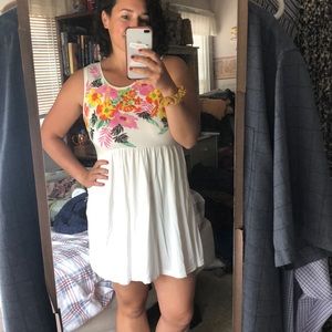 Perfect summer beach dress! Cute back zipper 🌺